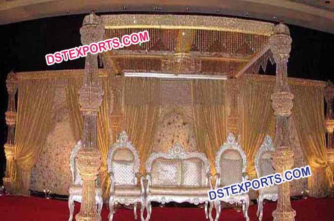 Stylish Wedding Crystal Pillars Stage
