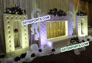 English Wedding Stage With Paded Backdrop Frames